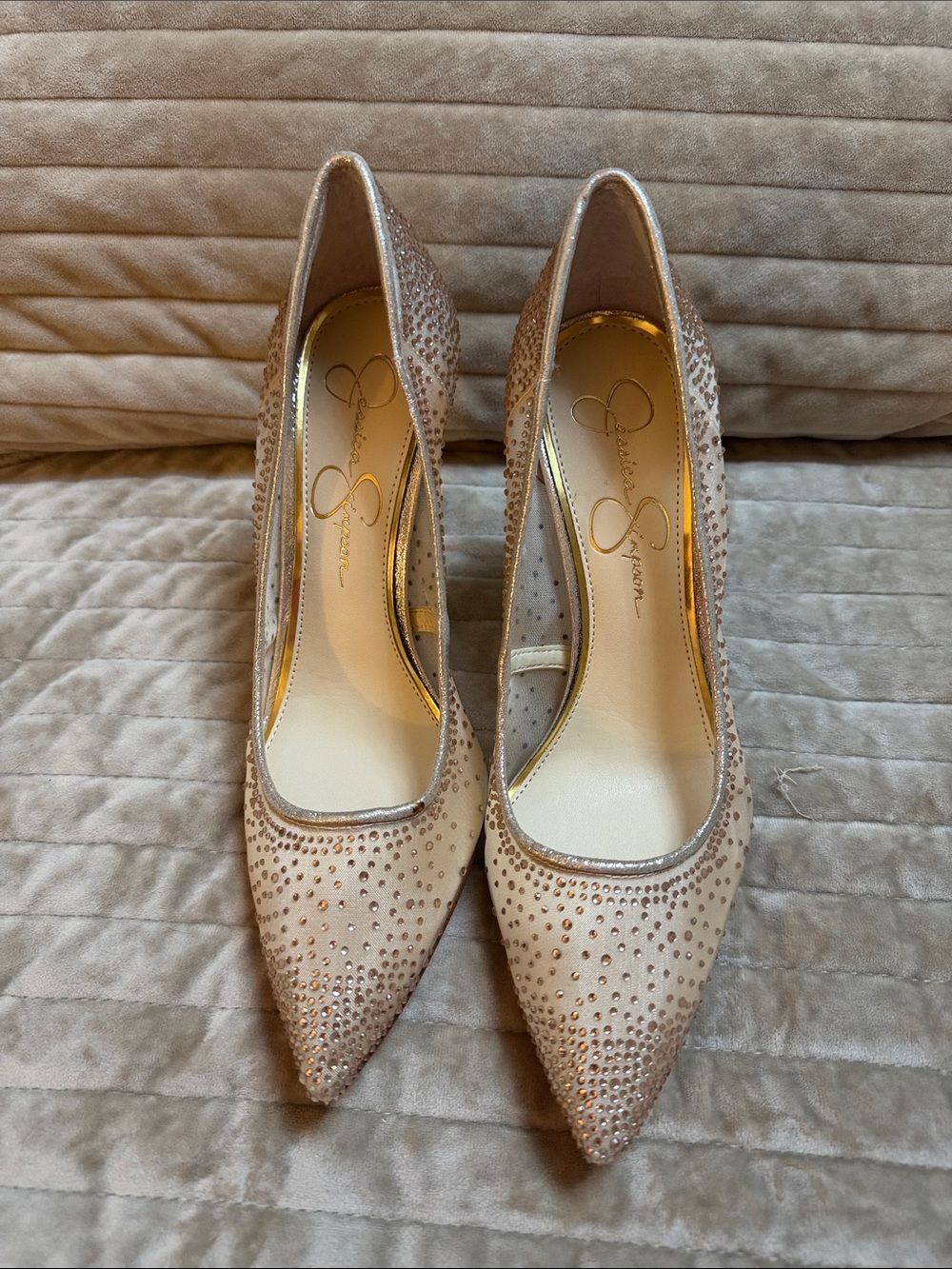 Jessica Simpson Nude Crystal-Embellished Pointed Pumps - Picture 1 of 8
